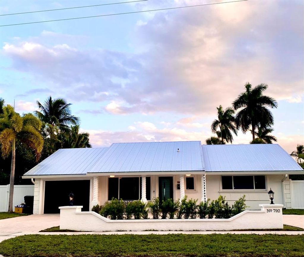 Photo of 792 W Palmetto Park Road, Boca Raton, FL 33486 (MLS # R10885018)