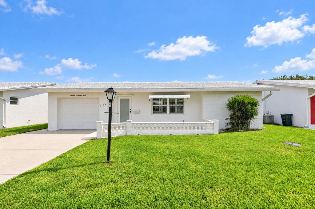 Photo of 1304 SW 23rd Street, Boynton Beach, FL 33426 (MLS # B26079078)