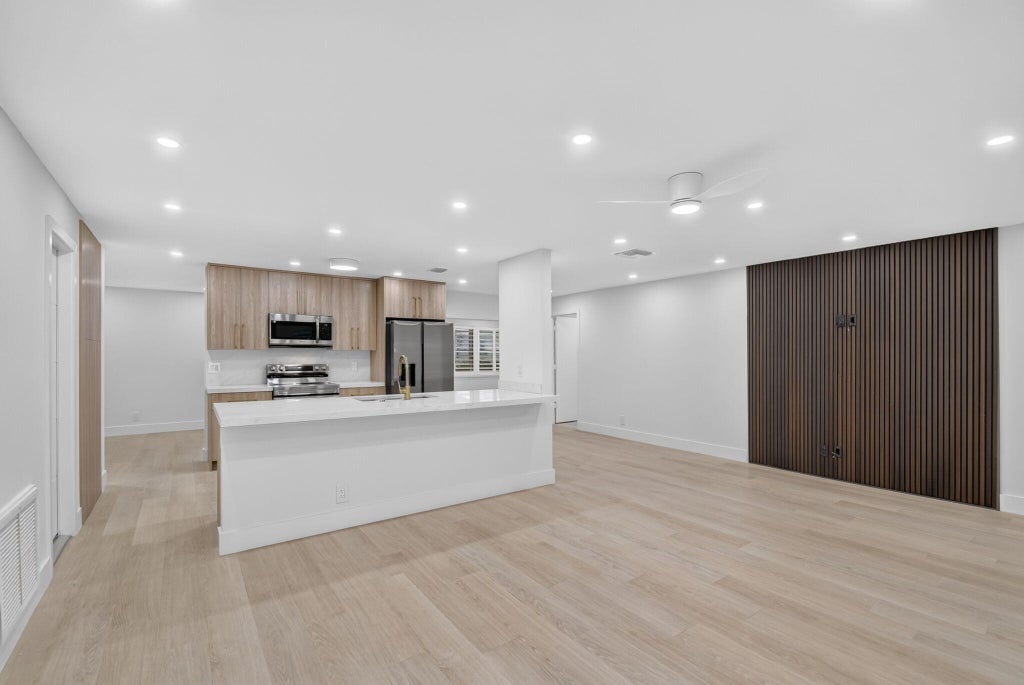 Photo of 1304 SW 23rd Street, Boynton Beach, FL 33426 (MLS # B26079078)