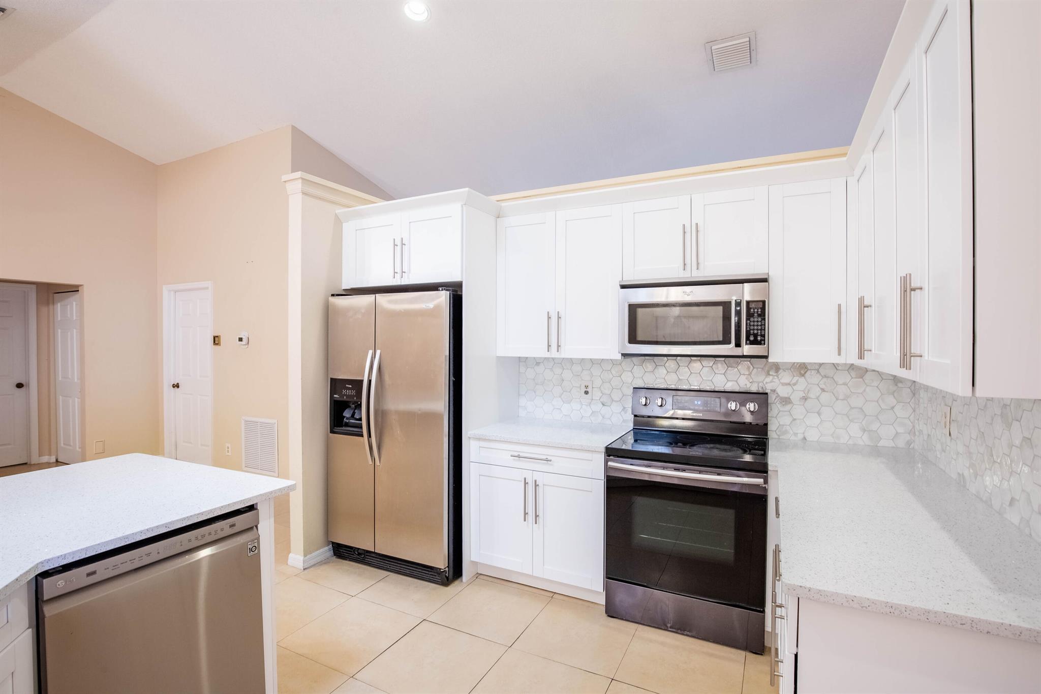 GREENVIEW SHORES 2 OF WEL - Residential Lease