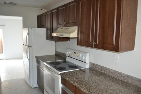Tiny photo for 8237 NW 8th Court #4, Plantation, FL 33324 (MLS # F10550792)