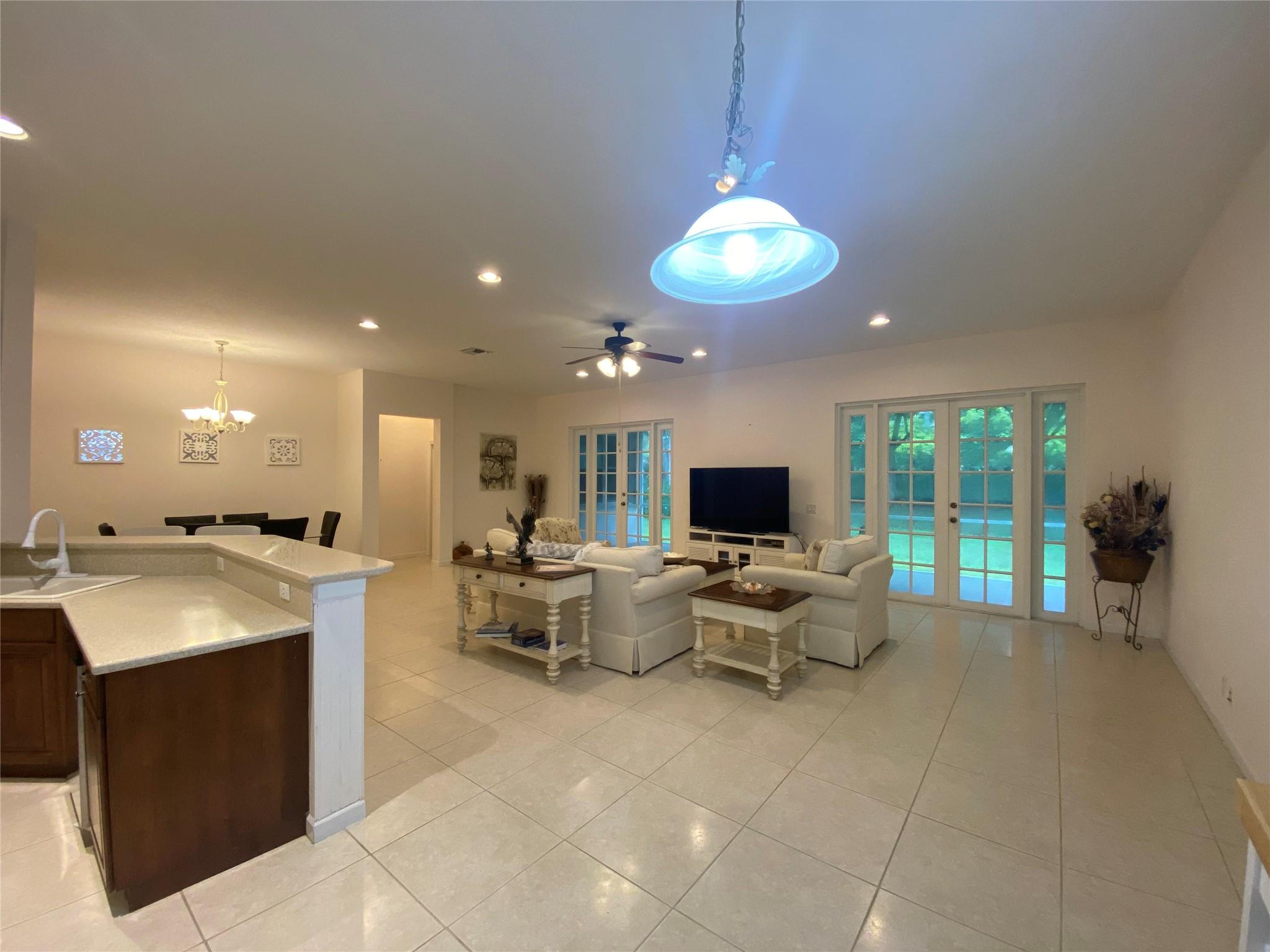 970 Tulip Cir