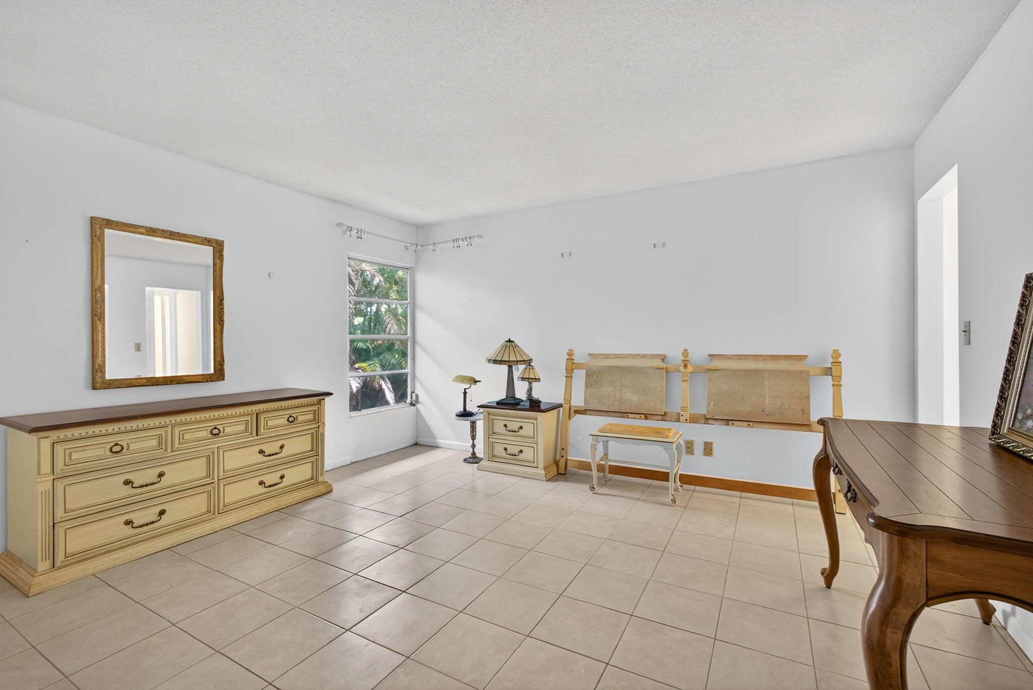 CENTURY VILLAGE- GOLFS ED - Residential