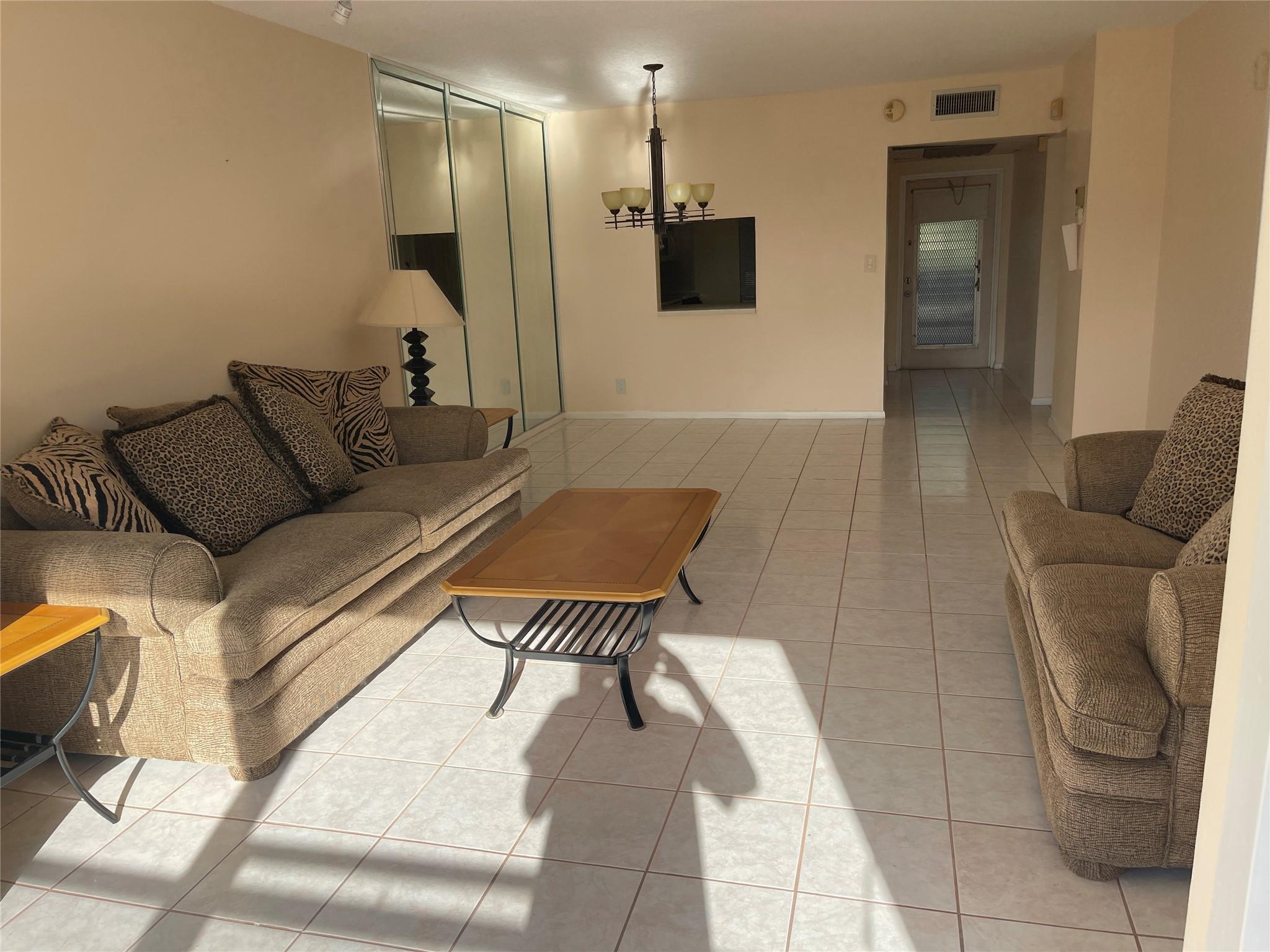 1025 Country Club Dr 301