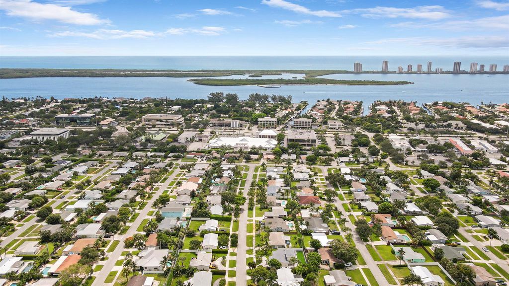 Photo of 432 Gulf Road, North Palm Beach, FL 33408 (MLS # R10904943)