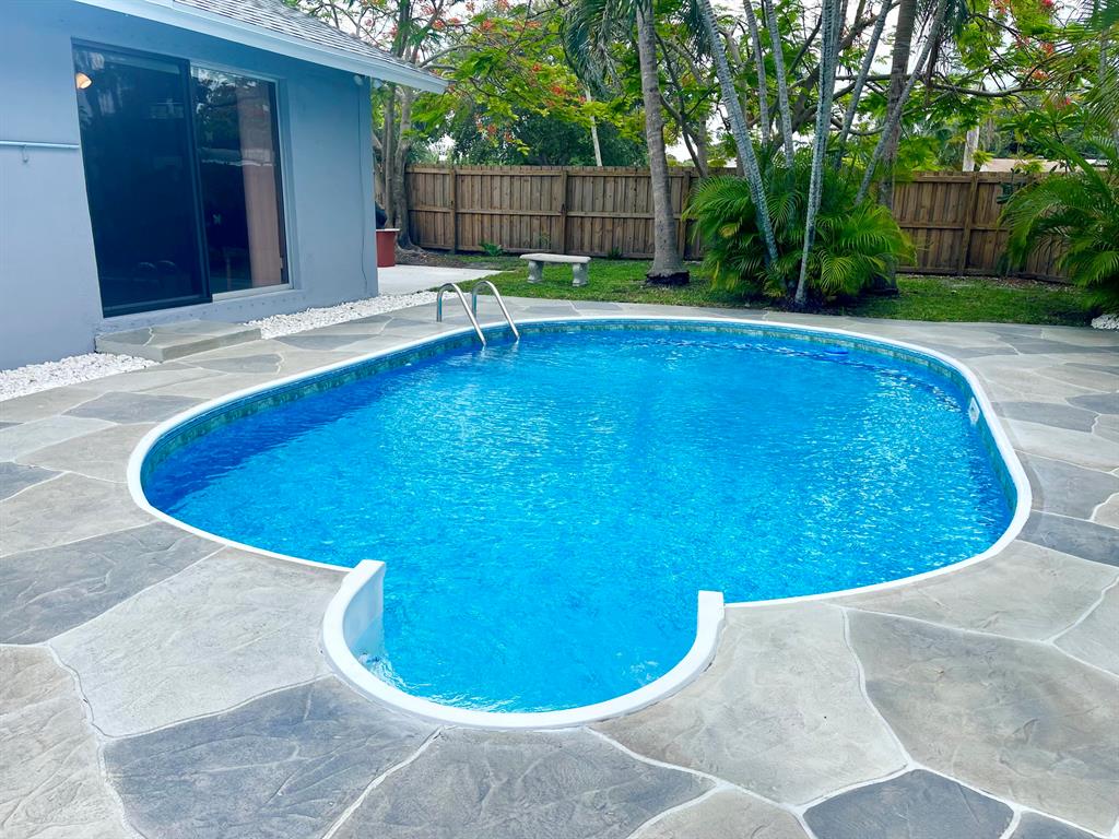 EASTVIEW MANOR - Residential