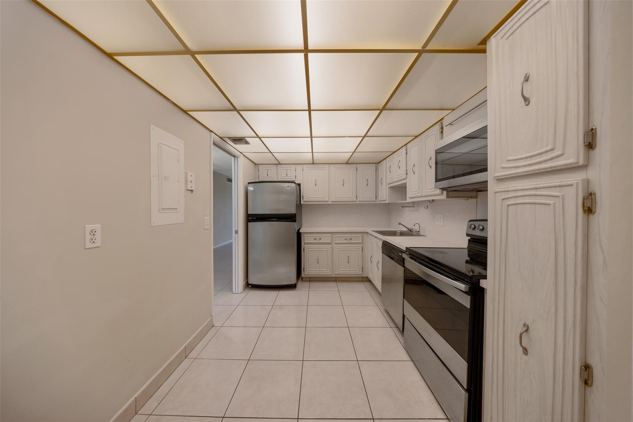 No 2 Palm-Aire Country Cl - Residential Lease