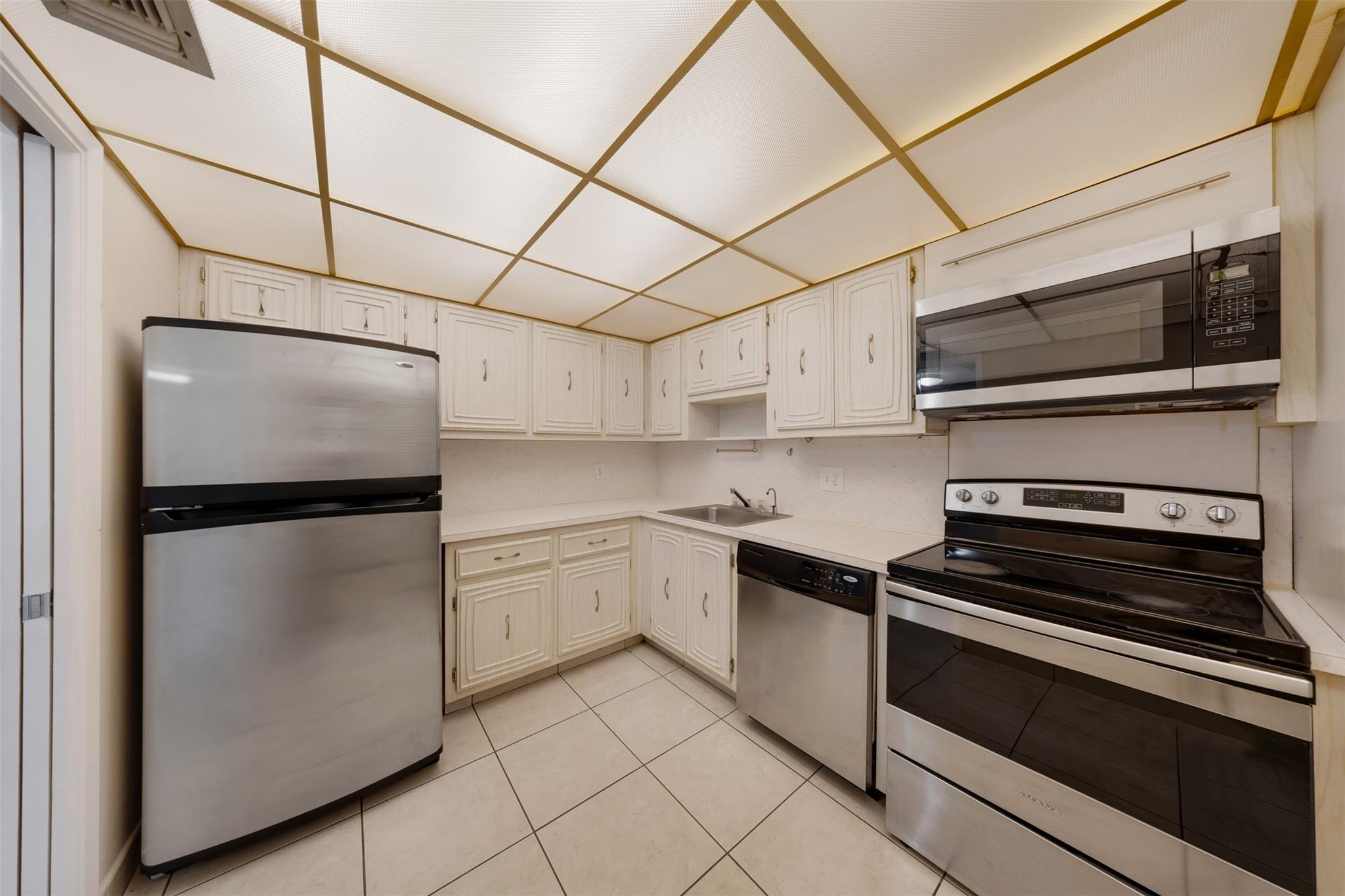 No 2 Palm-Aire Country Cl - Residential Lease