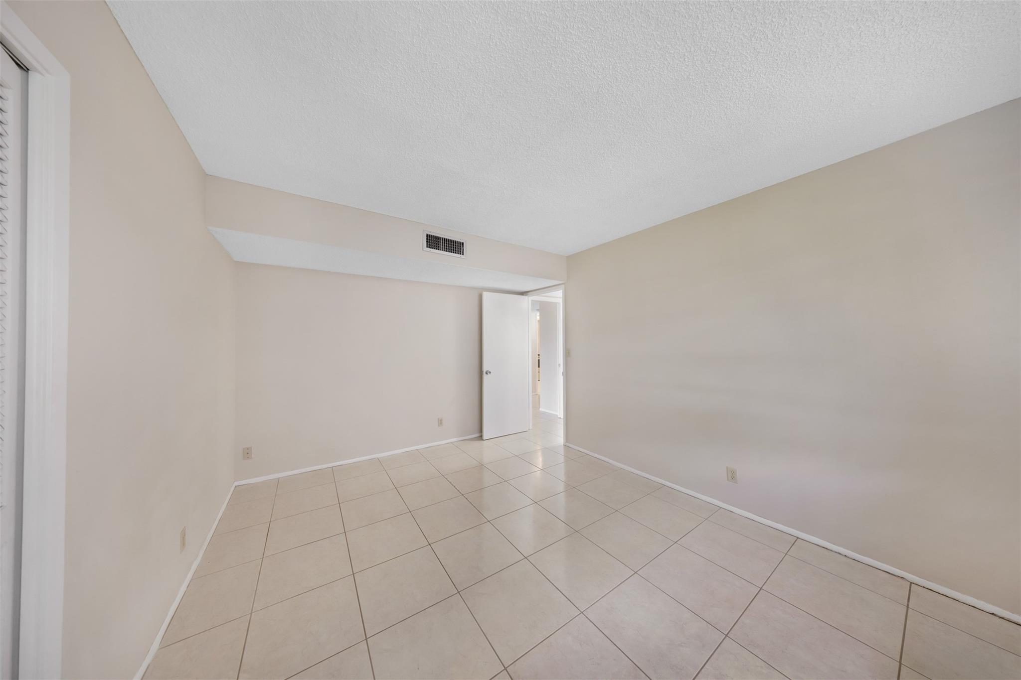 No 2 Palm-Aire Country Cl - Residential Lease