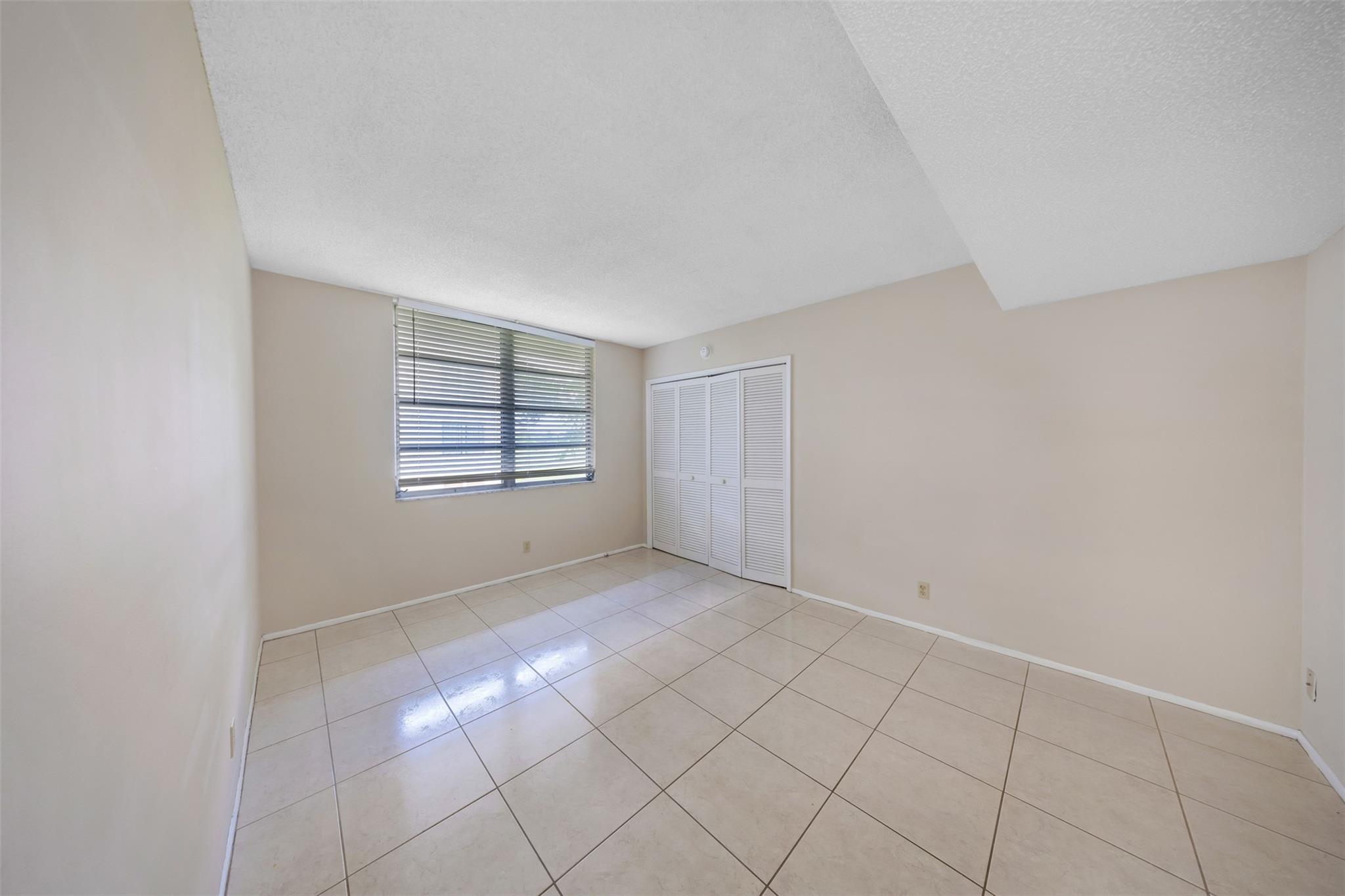 No 2 Palm-Aire Country Cl - Residential Lease