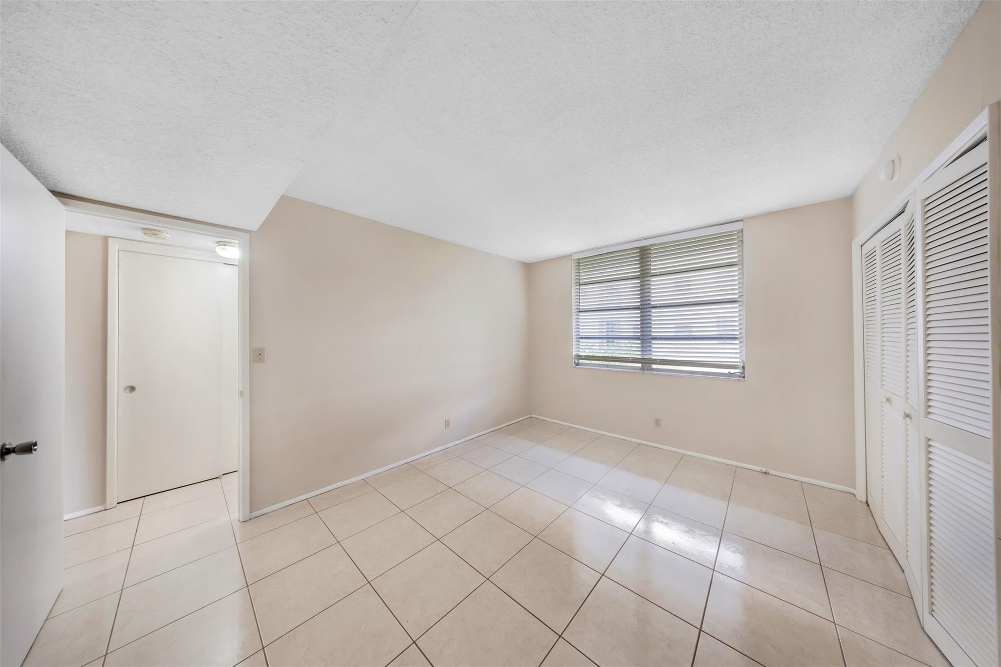 No 2 Palm-Aire Country Cl - Residential Lease