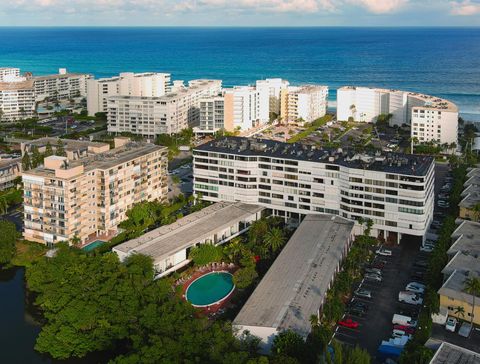 A home in South Palm Beach