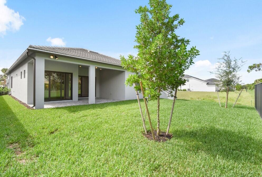 9309 Cape Honey Bee Lane Prestige 38