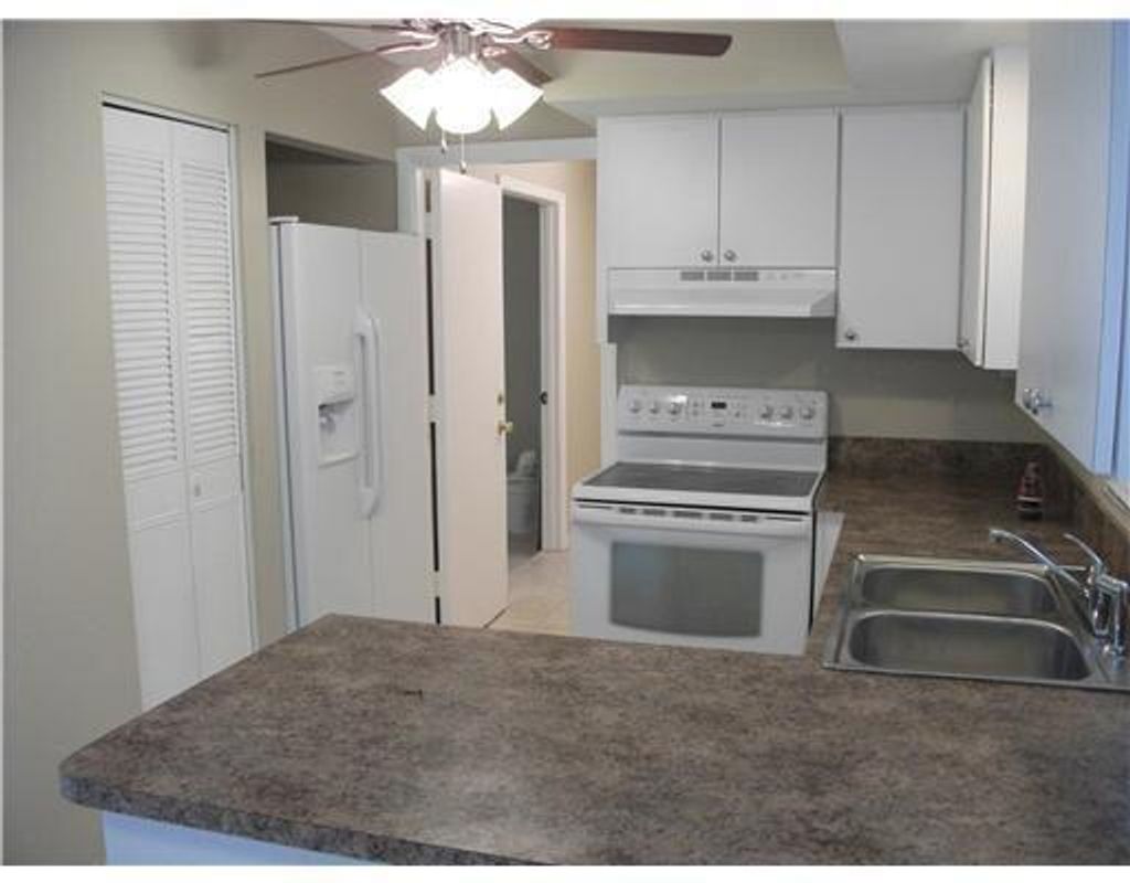 Photo of 276 NE Summer Road, Port Saint Lucie, FL 34983 (MLS # R10986105)