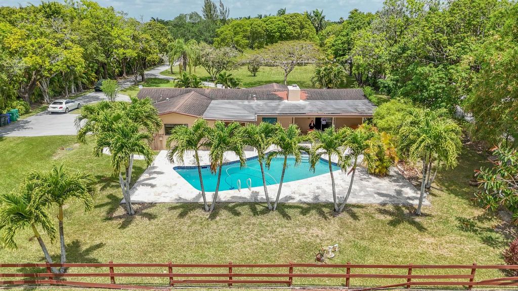 Photo of 17610 SW 61 Court, Southwest Ranches, FL 33331 (MLS # R11085156)