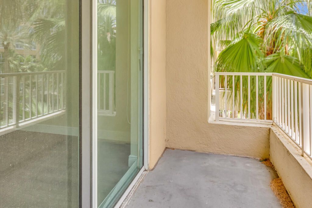 Photo of 700 E Boynton Beach Boulevard #407, Boynton Beach, FL 33435 (MLS # B26035269)