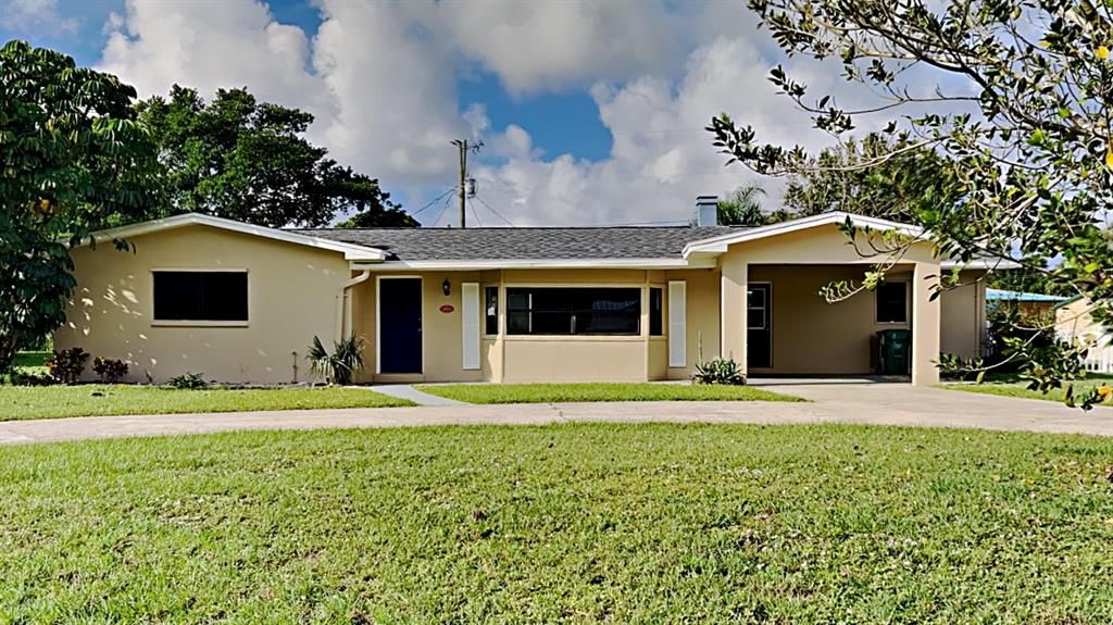 Photo of 5515 Killarney Avenue, Fort Pierce, FL 34951 (MLS # R10844815)