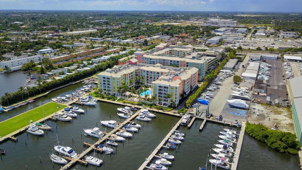 Photo of 806 E Windward Way #313, Lantana, FL 33462 (MLS # R11165796)