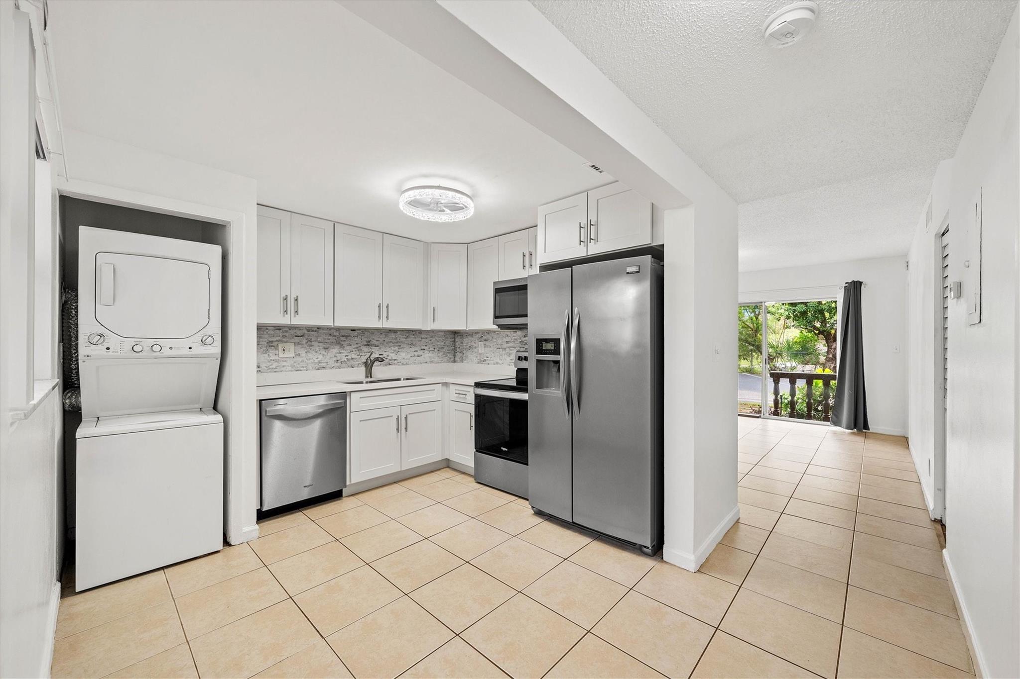 6175 NW 57th St 114, Tamarac, FL, 33319/$199,900 2 6175 NW 57th St 114