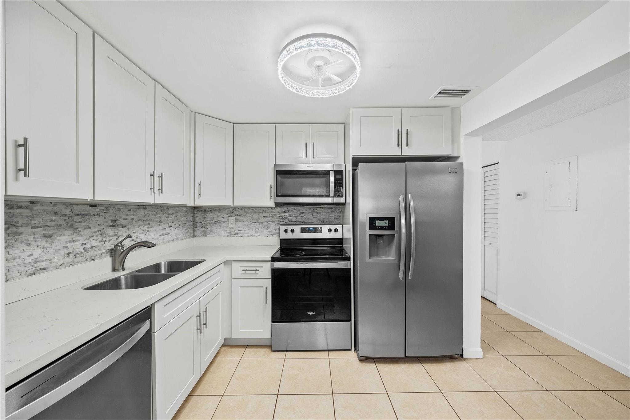 6175 NW 57th St 114, Tamarac, FL, 33319/$199,900 4 6175 NW 57th St 114