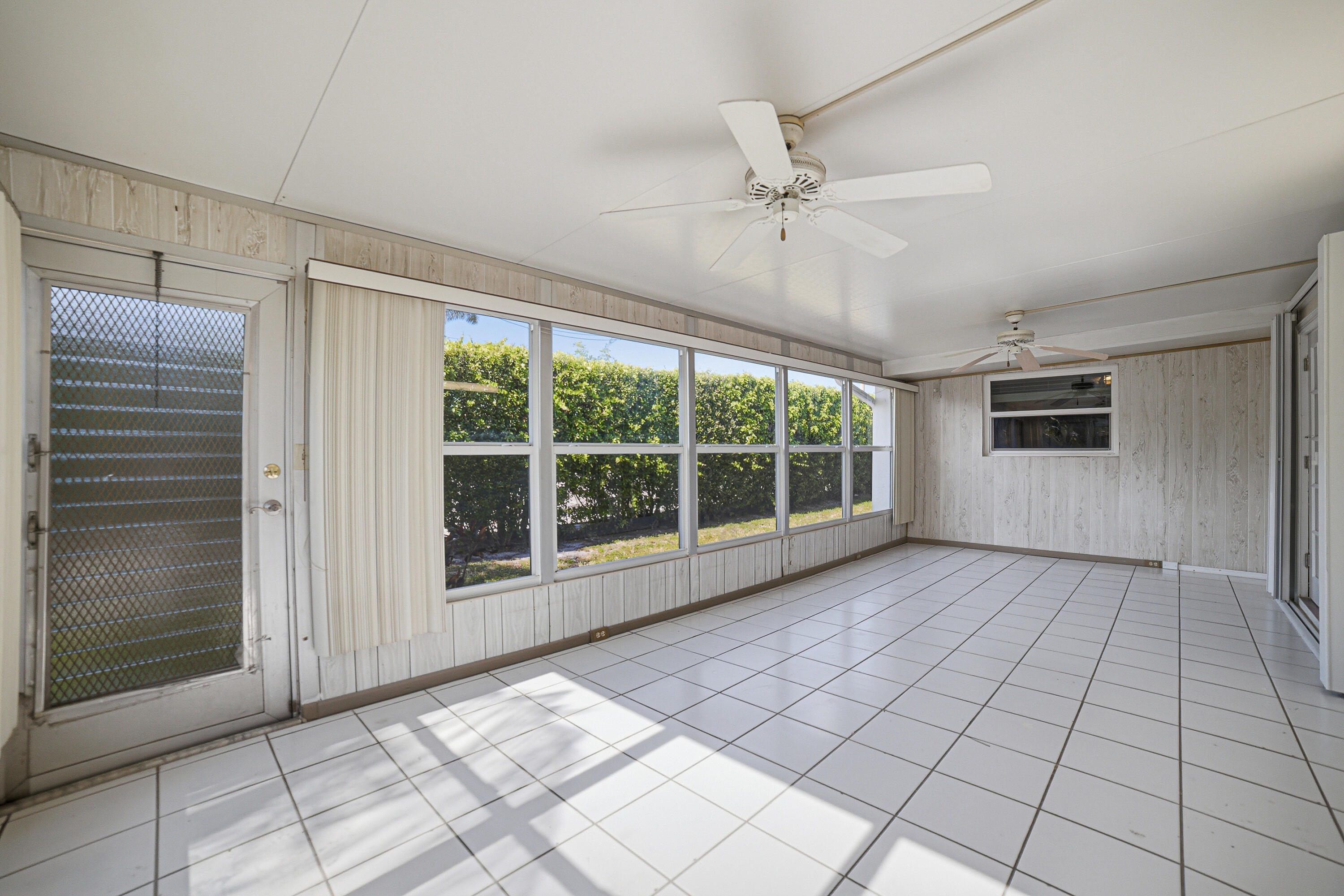 PALM BEACH LEISUREVILLE SEC 10 - Residential