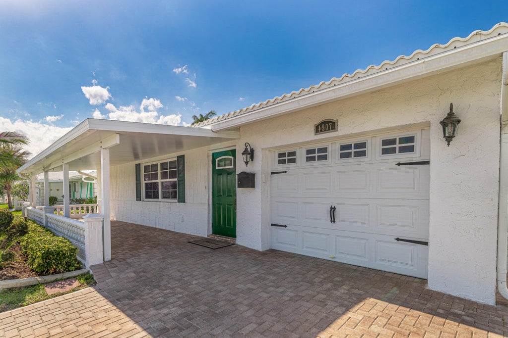 Photo of 1907 SW 16th Avenue, Boynton Beach, FL 33426 (MLS # B26010554)