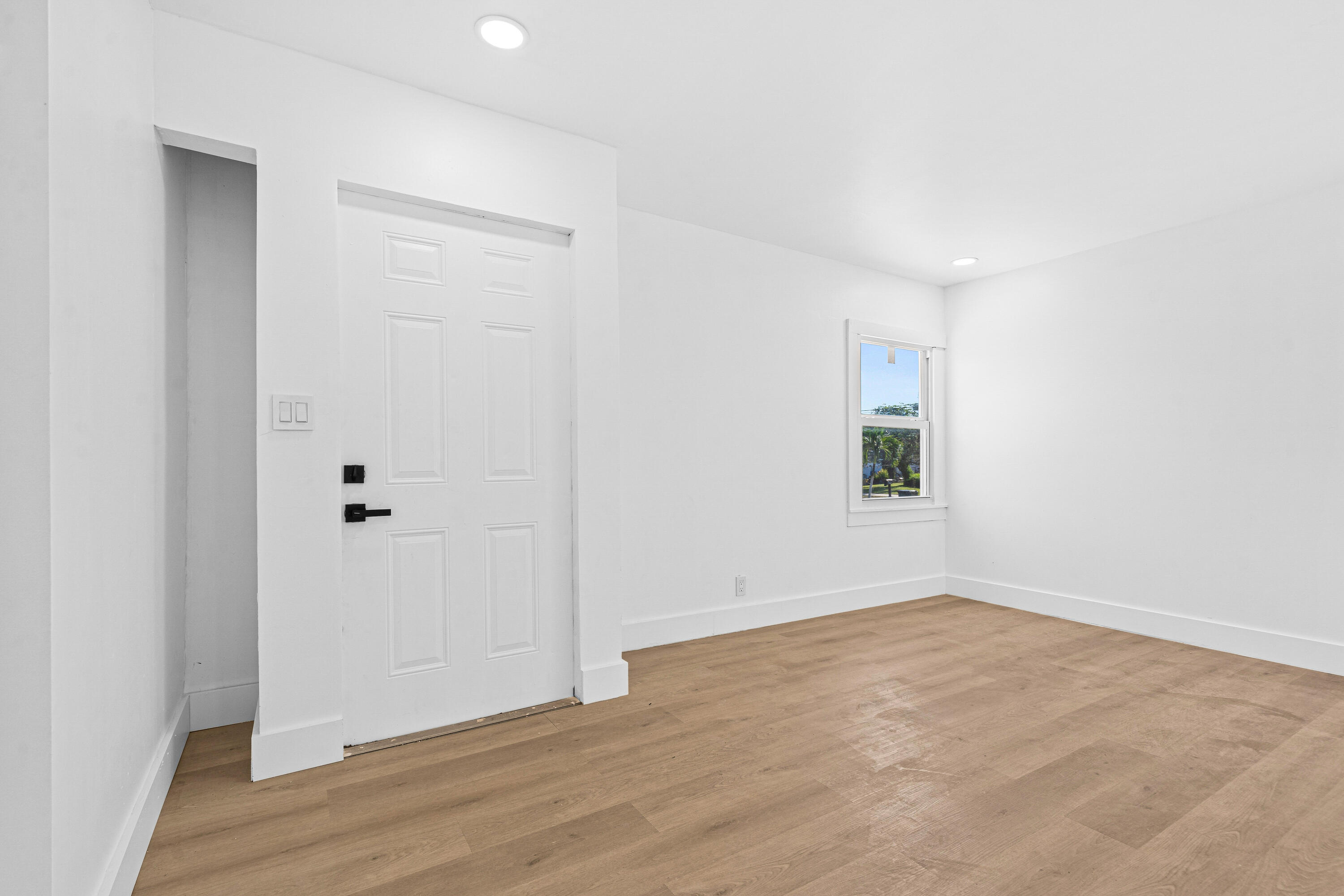 230 SW 6TH Avenue