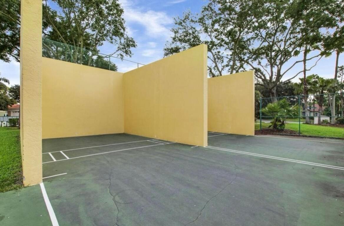 SEMINOLE GARDENS AT WOODBINE - Residential Lease