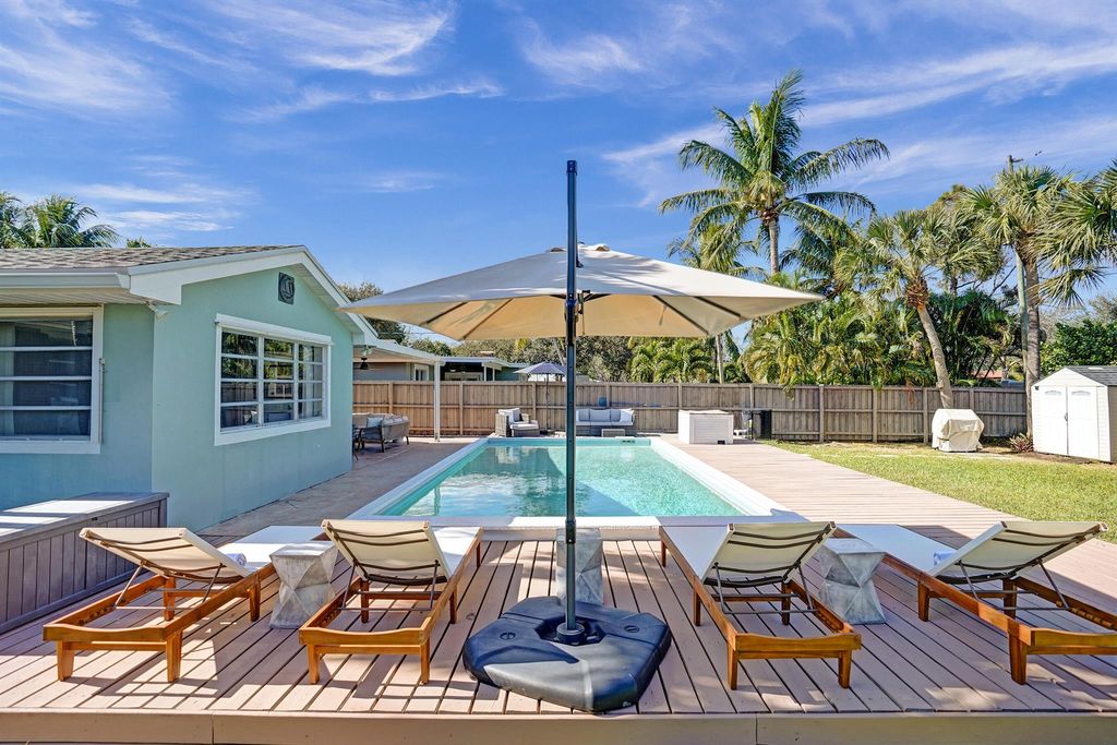 Photo of 123 SE 25th Avenue, Boynton Beach, FL 33435 (MLS # R11054282)