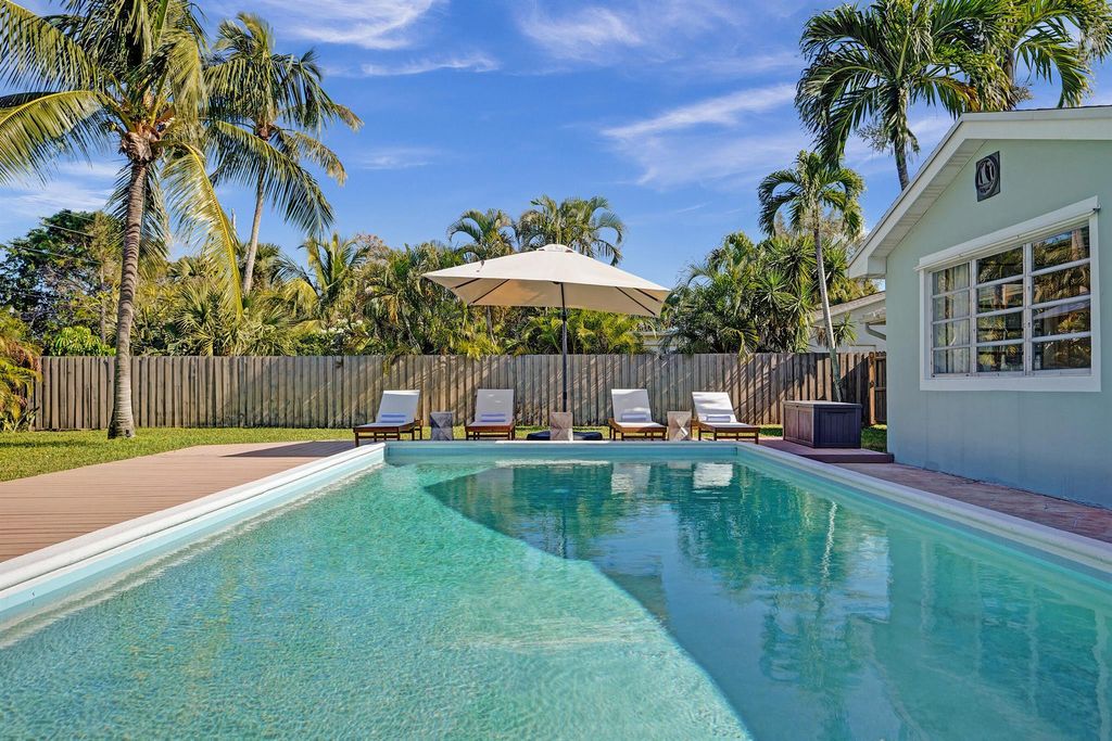 Photo of 123 SE 25th Avenue, Boynton Beach, FL 33435 (MLS # R11054282)