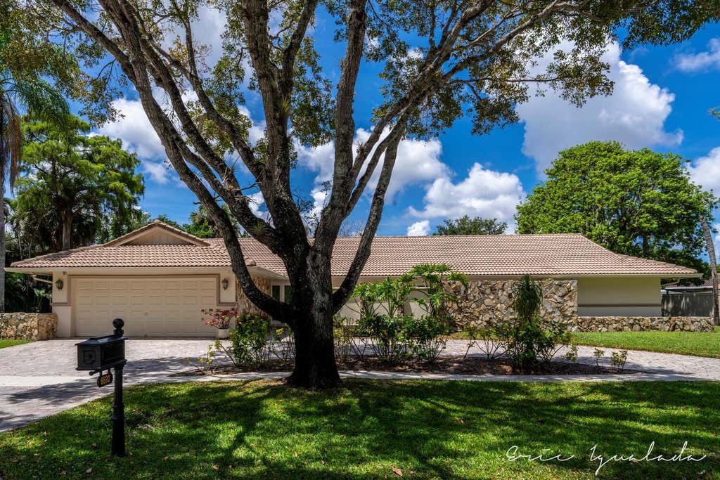 Photo of 6692 N Grande Drive, Boca Raton, FL 33433 (MLS # F10440697)