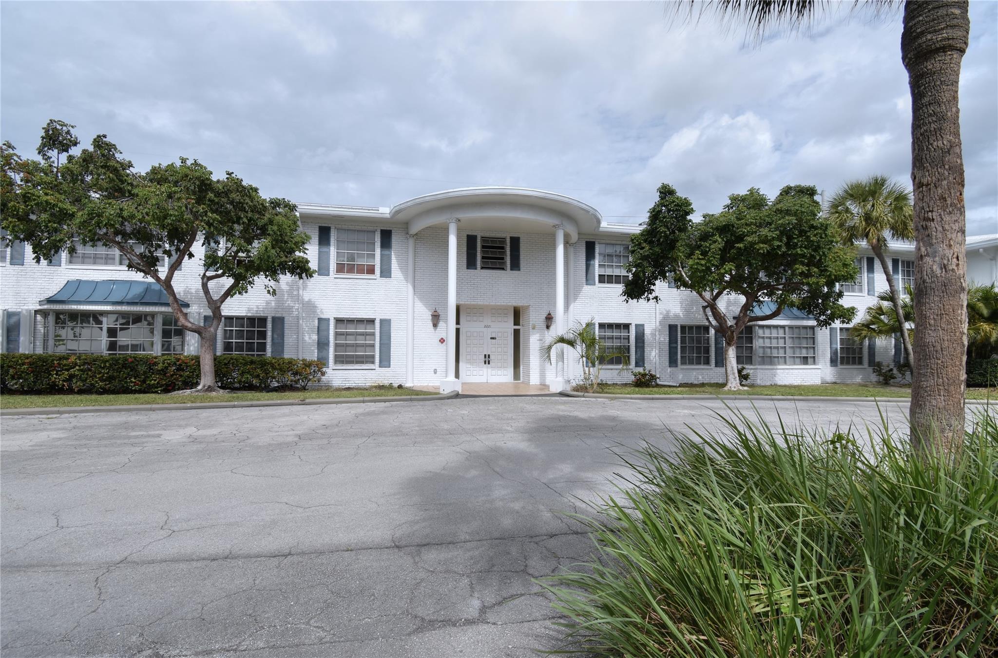 Imperial Point Colonnades - Residential