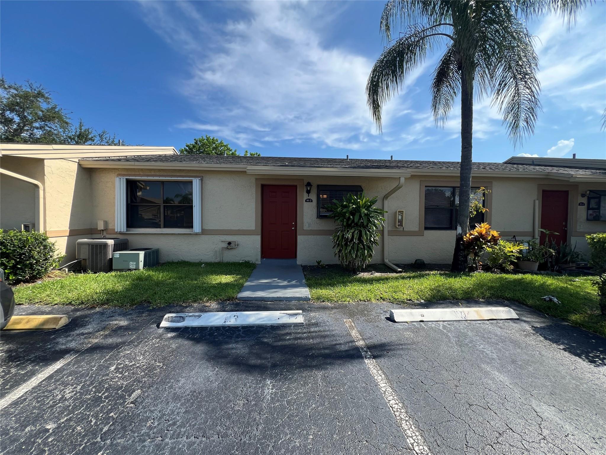 ALL AGES, COME SEE IT NOW...BREATH TAKING VILLA FEELS LIKE A SINGLE FAMILY HOME WITH SCREENED PATIO AND BACK YARD. GATED COMMUNITY. OPEN CONCEPT KITCHEN TOTALLY REMODELED WITH GRANITE, WITH HUGE LIVING/DINING ROOM, HIGH CEILING, NO CARPET AT ALL, STAINLESS STEEL APPLIANCES LIKE NEW WITH FULL SIZE LAUNDRY INSIDE THE HOUSE FOR YOUR CONVENIENCE. MINUTES TO THE BEACH CLOSE AND WALKING DISTANCE TO BANK, RESTAURANT, COFFEE CHOPS, GROCERY STORES, PHARMACIES, ETC.. THIS IS A DREAM VILLA/HOME WITH ASSIGNED PARKING BY THE FRONT DOOR AND LOTS OF GUEST PARKING, REMODELED CLUB HOUSE WITH GYM, POOL, ETC. THIS IS A MUST SEE AVAILABLE RIGHT NOW. IN THE HEART OF BEAUTIFUL POMPANO BEACH WITH EASY ACCESS TO ALL MAIN HIGHWAYS YET IN A QUIET COMMUNITY. ENGLISH, ESPANOL, PORTUGUES.