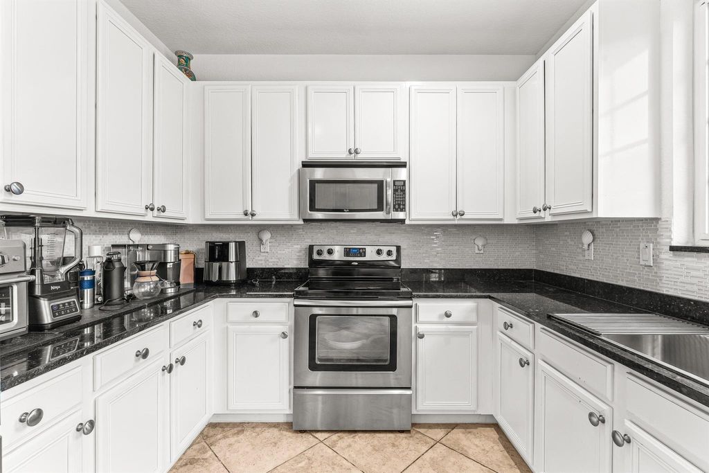 Photo of 179 Edenberry Avenue, Jupiter, FL 33458 (MLS # R11146208)