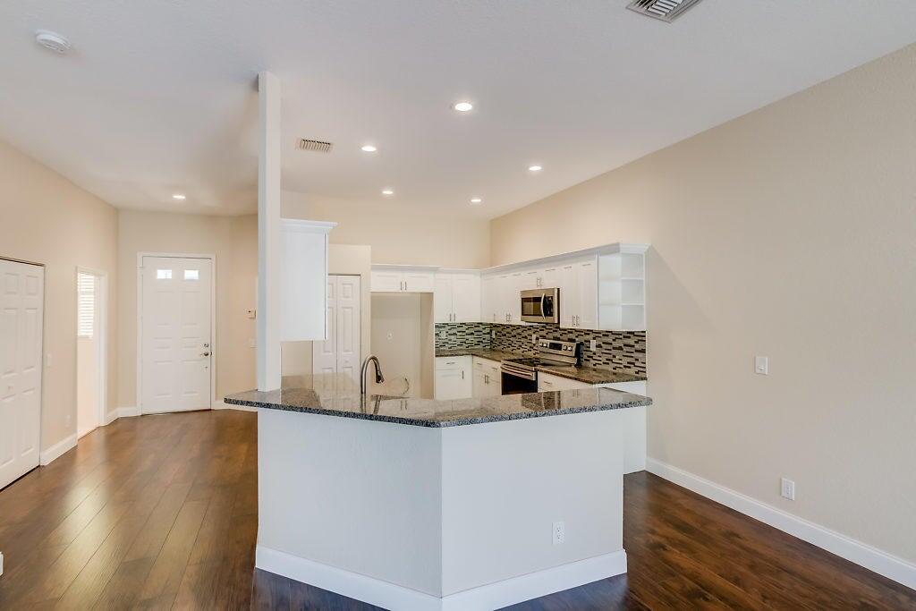 Spacious updated townhome in an intercoastal community.Features include open floor plan,garage,back patio etc.Community has pool and beach on the intercoastal.