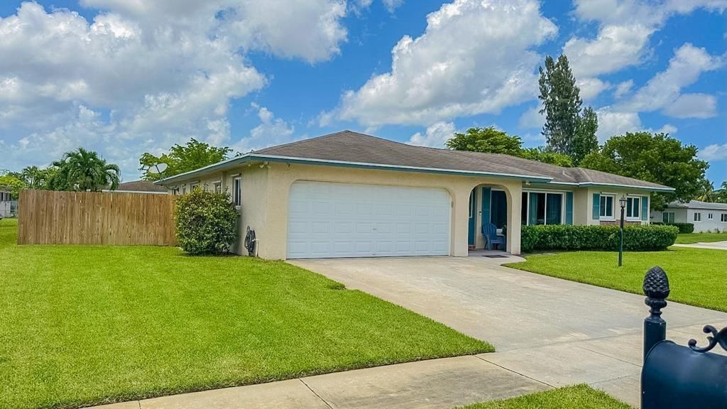 Photo of 10855 Gantry St, Boca Raton, FL 33428 (MLS # F10395168)