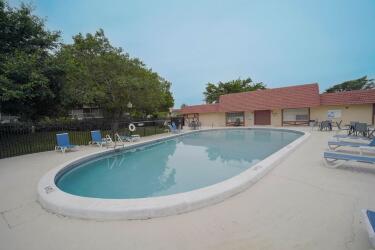 SANDALFOOT SQUIRE CONDO - Residential