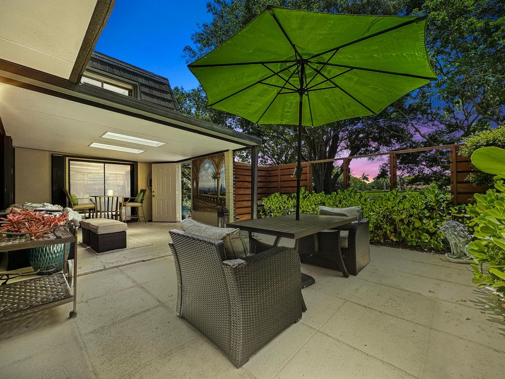 Photo of 1118 11th Terrace, Palm Beach Gardens, FL 33418 (MLS # R10998604)