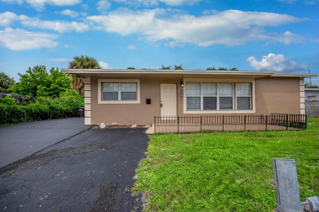 Photo of 1023 N Australian Avenue, West Palm Beach, FL 33401 (MLS # R11122488)