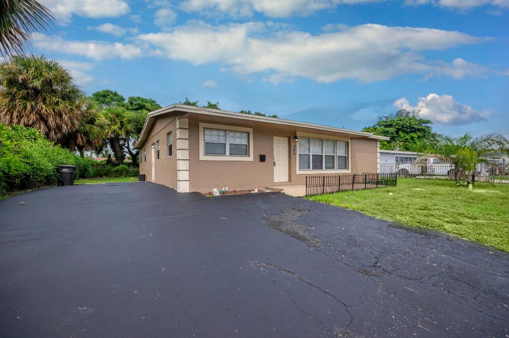 Photo of 1023 N Australian Avenue, West Palm Beach, FL 33401 (MLS # R11122488)