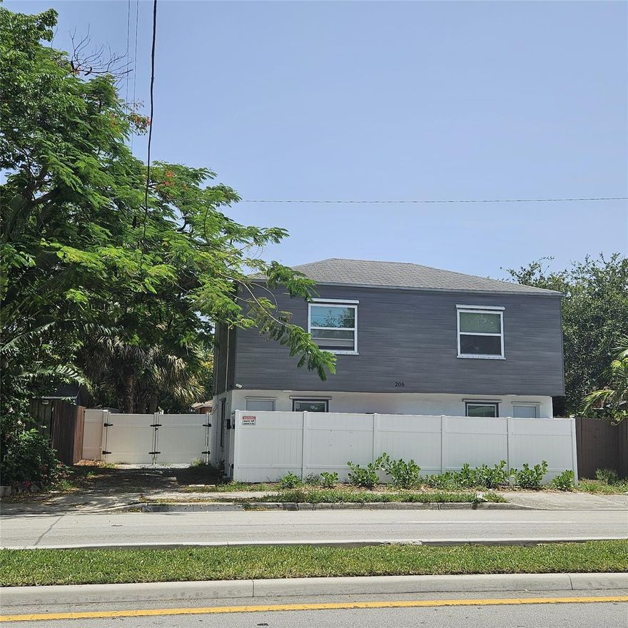 Beautiful studio / 1 bathroom unit in a triplex, centrally located in Fort Lauderdale. Ready to move in. The unit includes 1 private parking space and a private patio. Rent includes water, basic internet, and landscaping. Fast approval. Easy to show. Additionally, tenant must pay $250 for services. Total monthly payment is $1,450.

For approval tenant(s) must show proof of income of at least 2.5 times rent and be in the same job for at least 4 months
