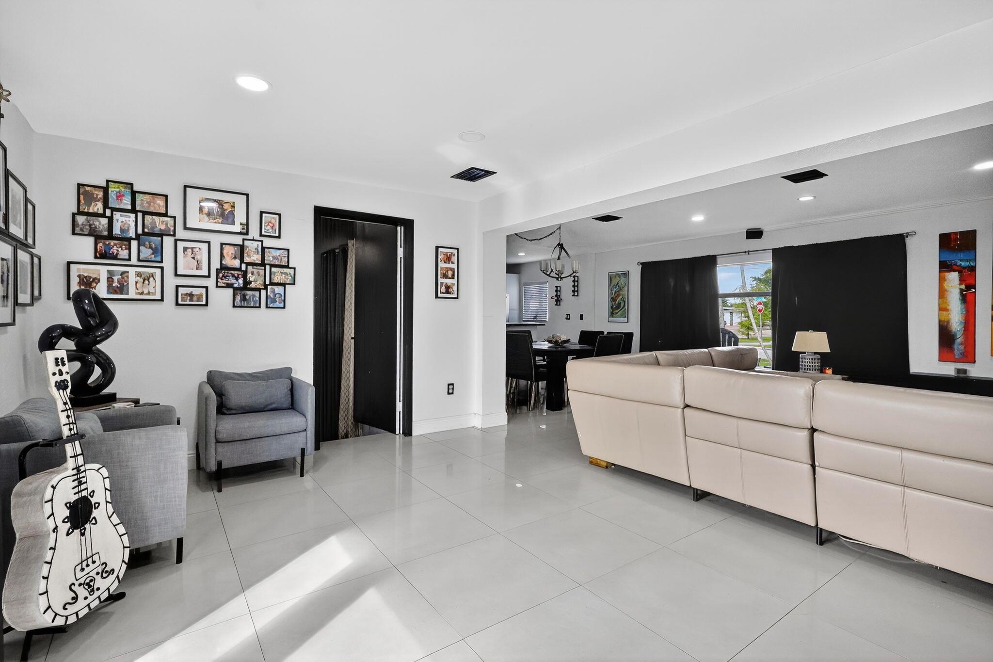 PALM SPRINGS SUB SEC B 4T - Residential