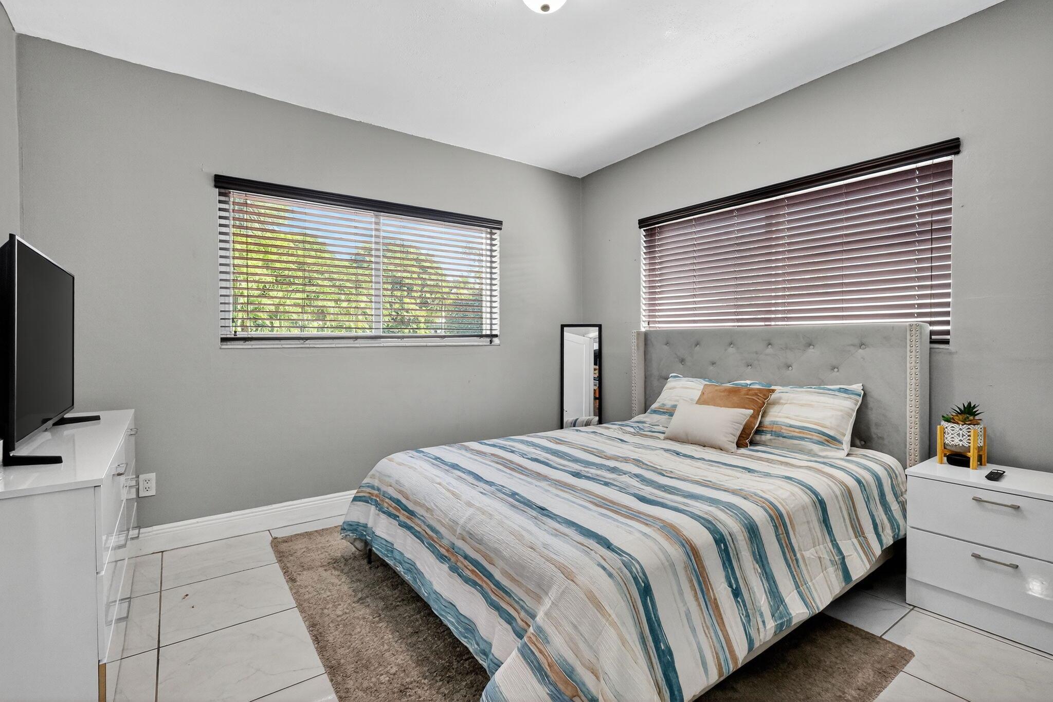 PALM SPRINGS SUB SEC B 4T - Residential