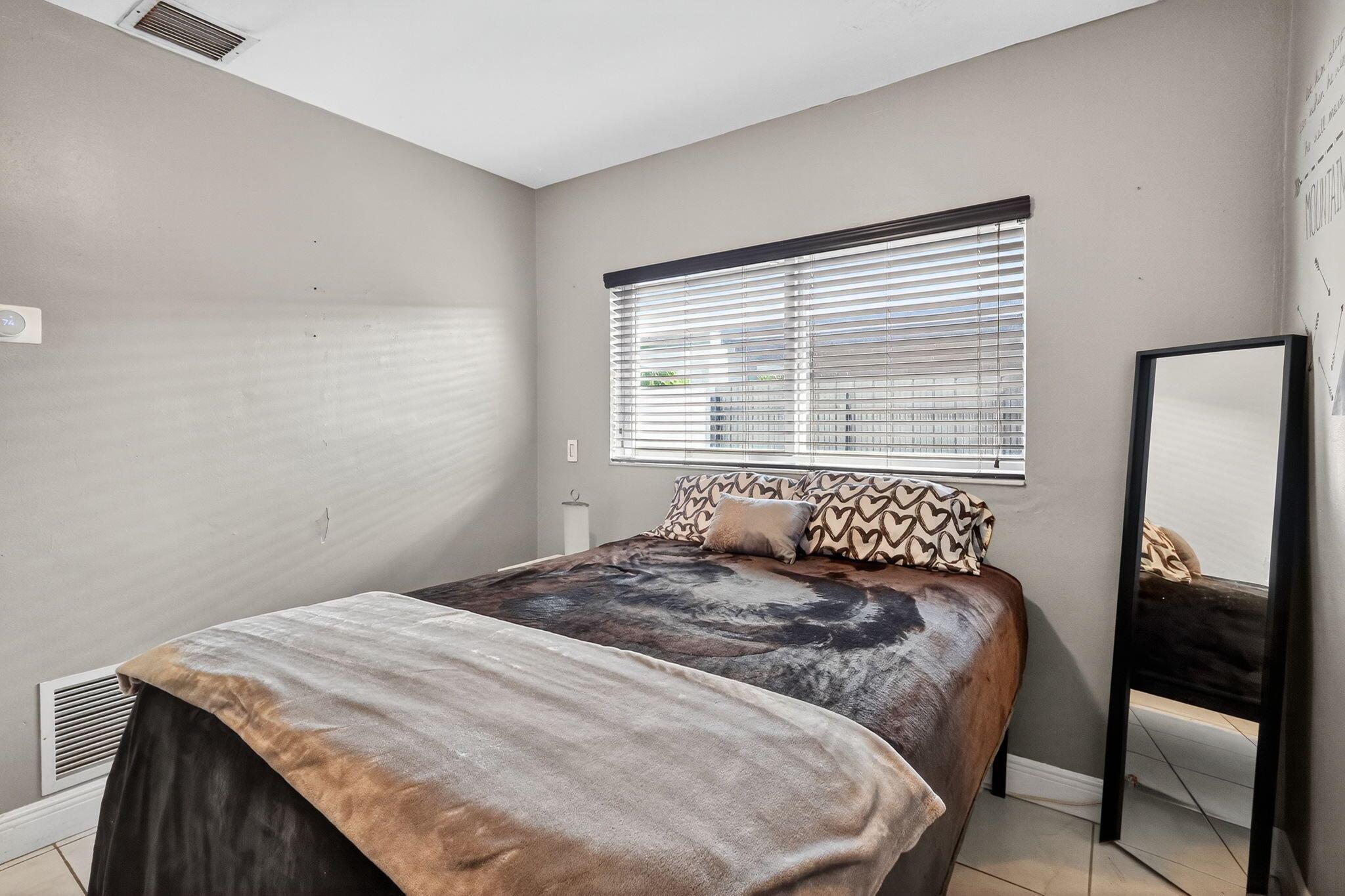 PALM SPRINGS SUB SEC B 4T - Residential