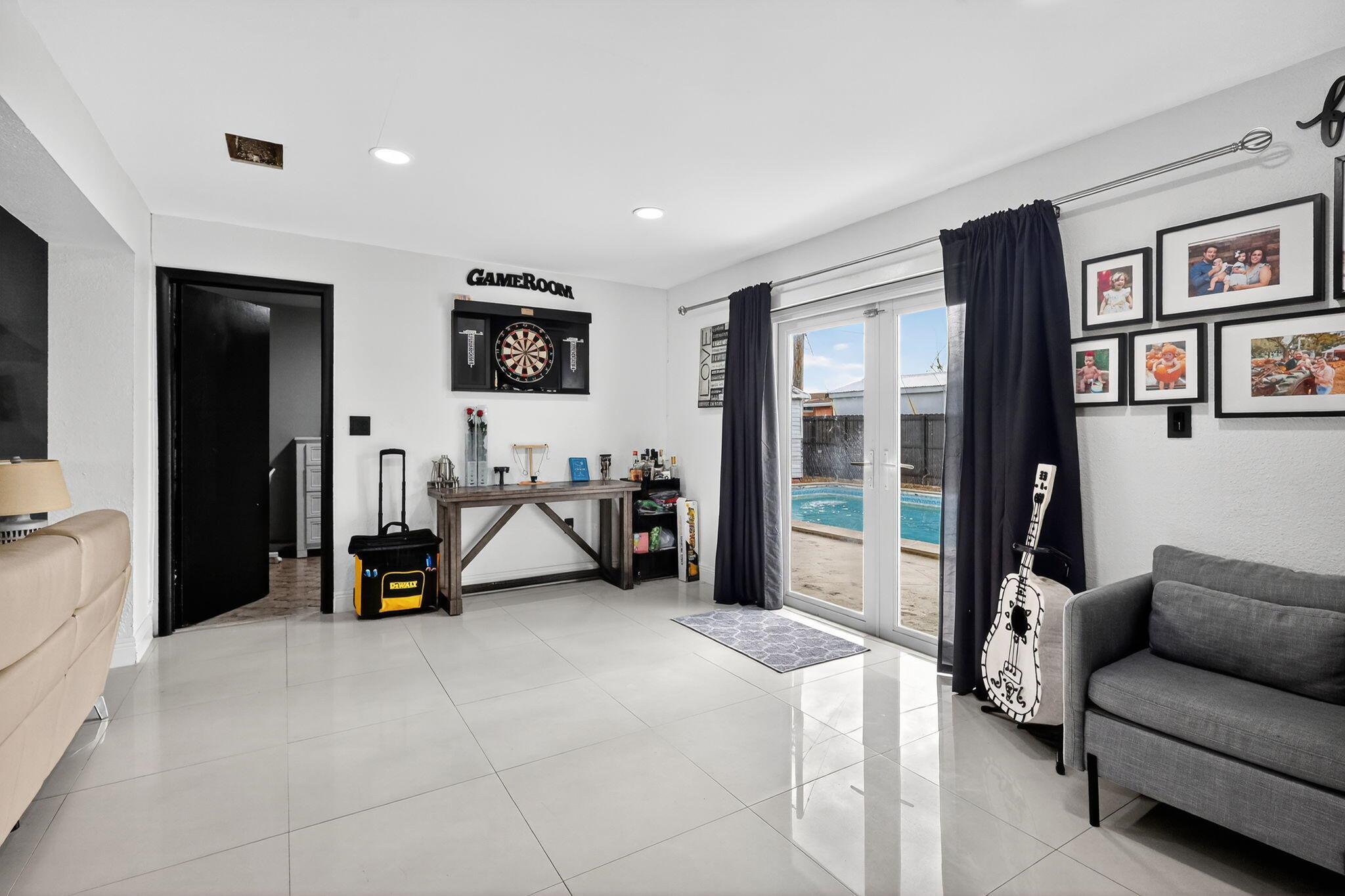 PALM SPRINGS SUB SEC B 4T - Residential