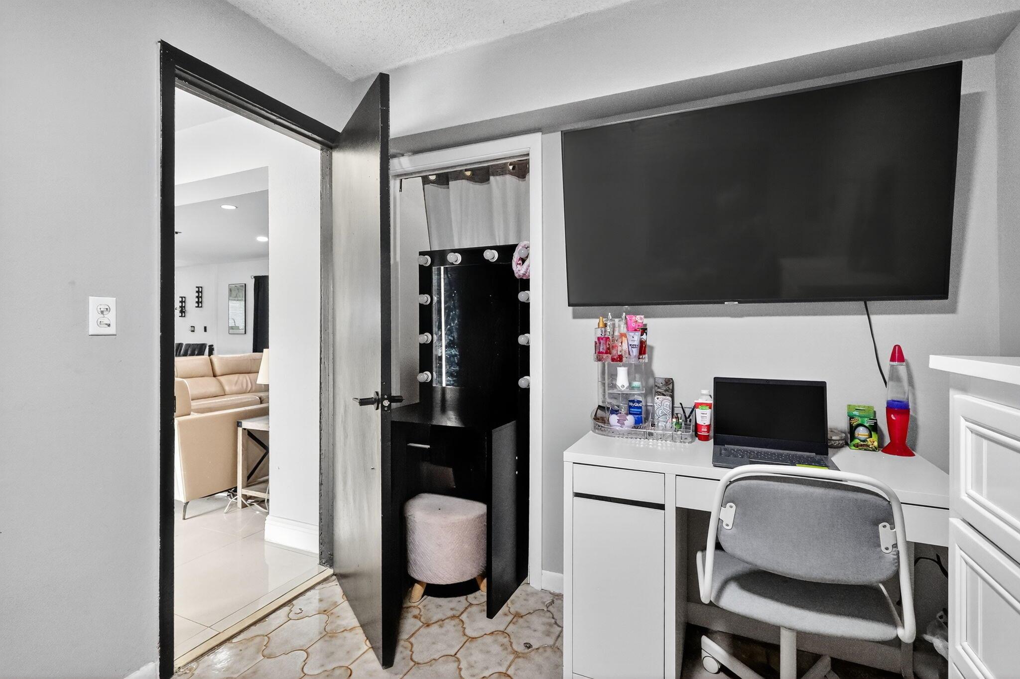 PALM SPRINGS SUB SEC B 4T - Residential