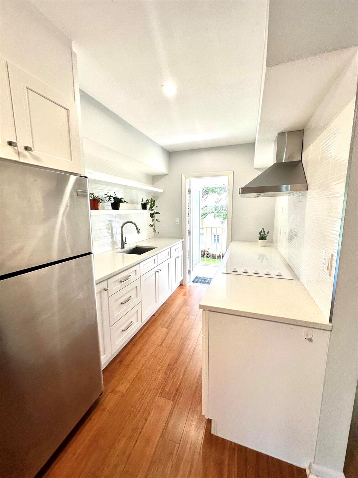 11 SW 4th Avenue 8