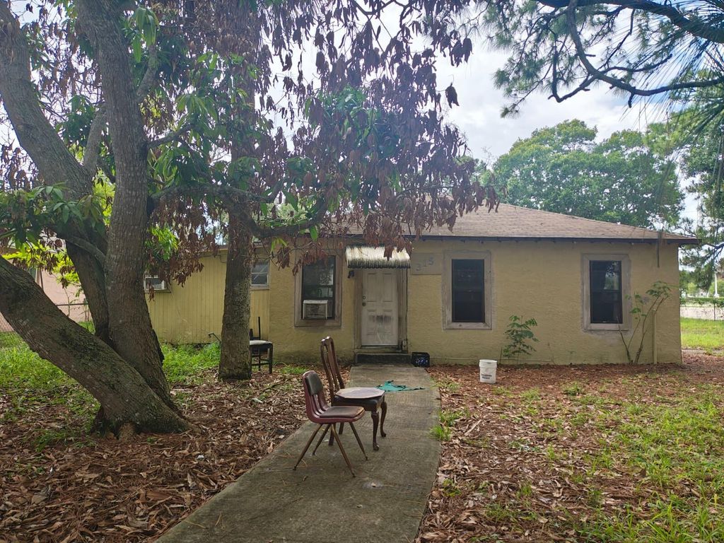 Photo of 315 N 24th Street, Fort Pierce, FL 34950 (MLS # B26029956)
