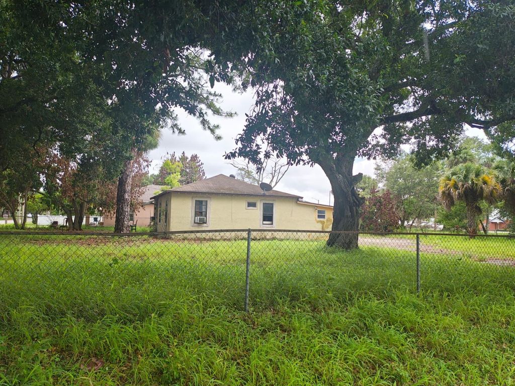 Photo of 315 N 24th Street, Fort Pierce, FL 34950 (MLS # B26029956)