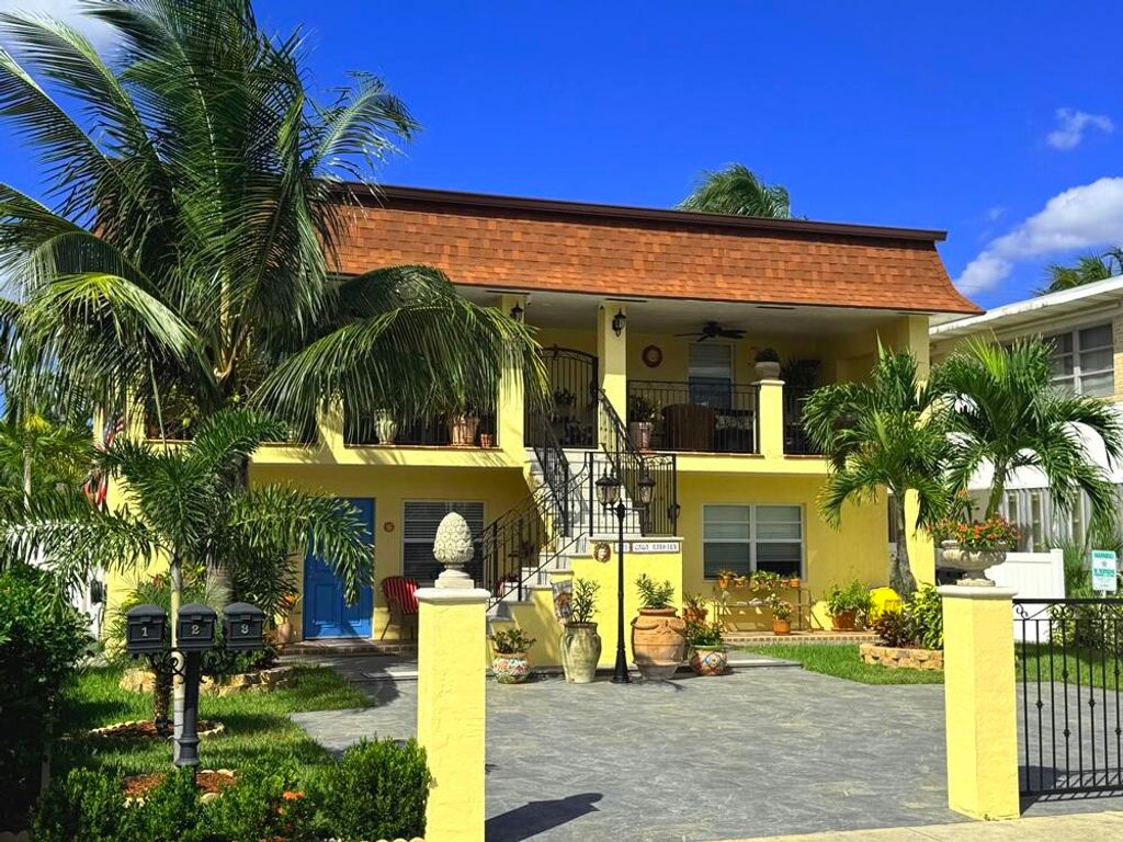 Photo of 121 S Lakeside Drive #2, Lake Worth Beach, FL 33460 (MLS # R11151977)